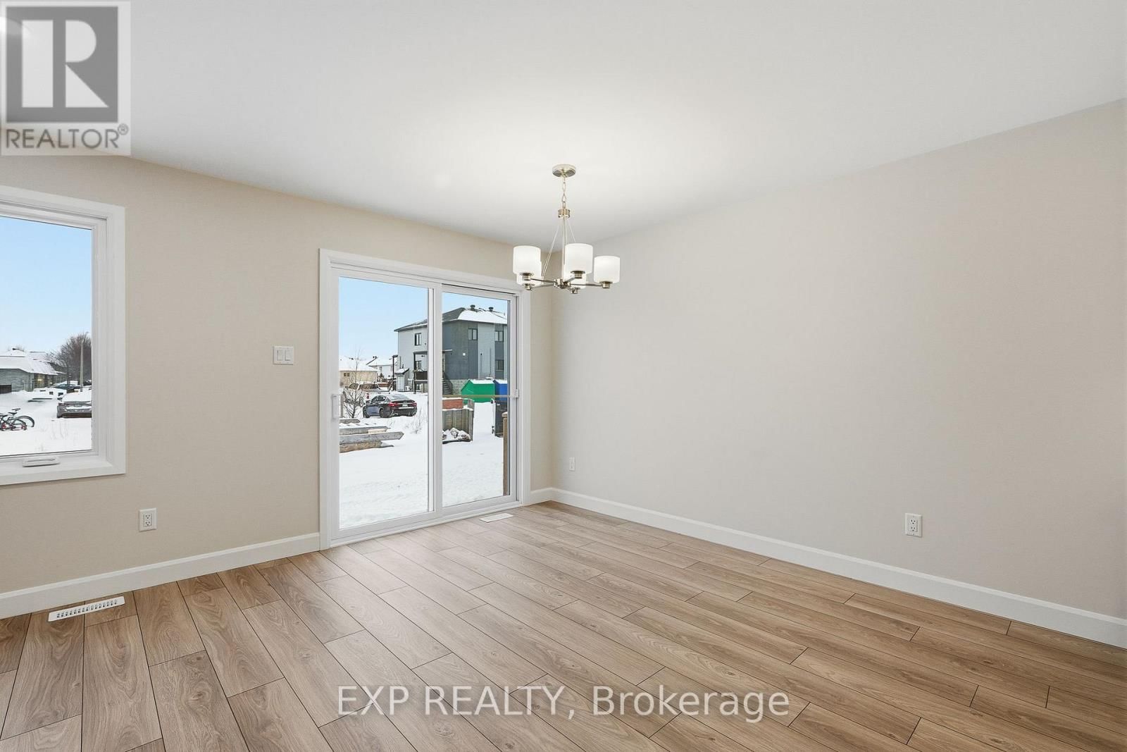 248 SUMAC CRESCENT STREET Image 14