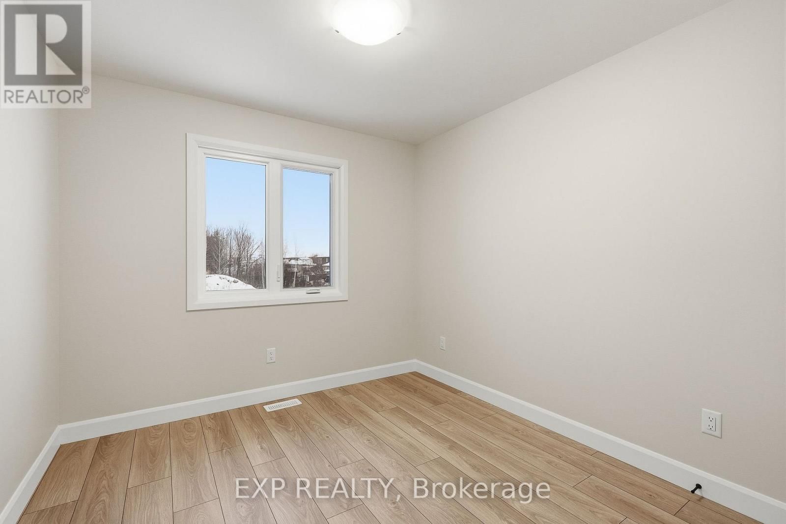 248 SUMAC CRESCENT STREET Image 15