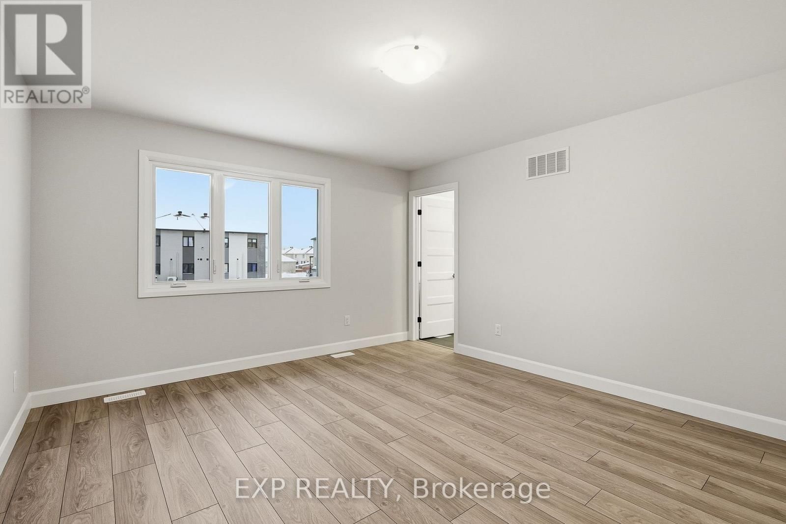 248 SUMAC CRESCENT STREET Image 19