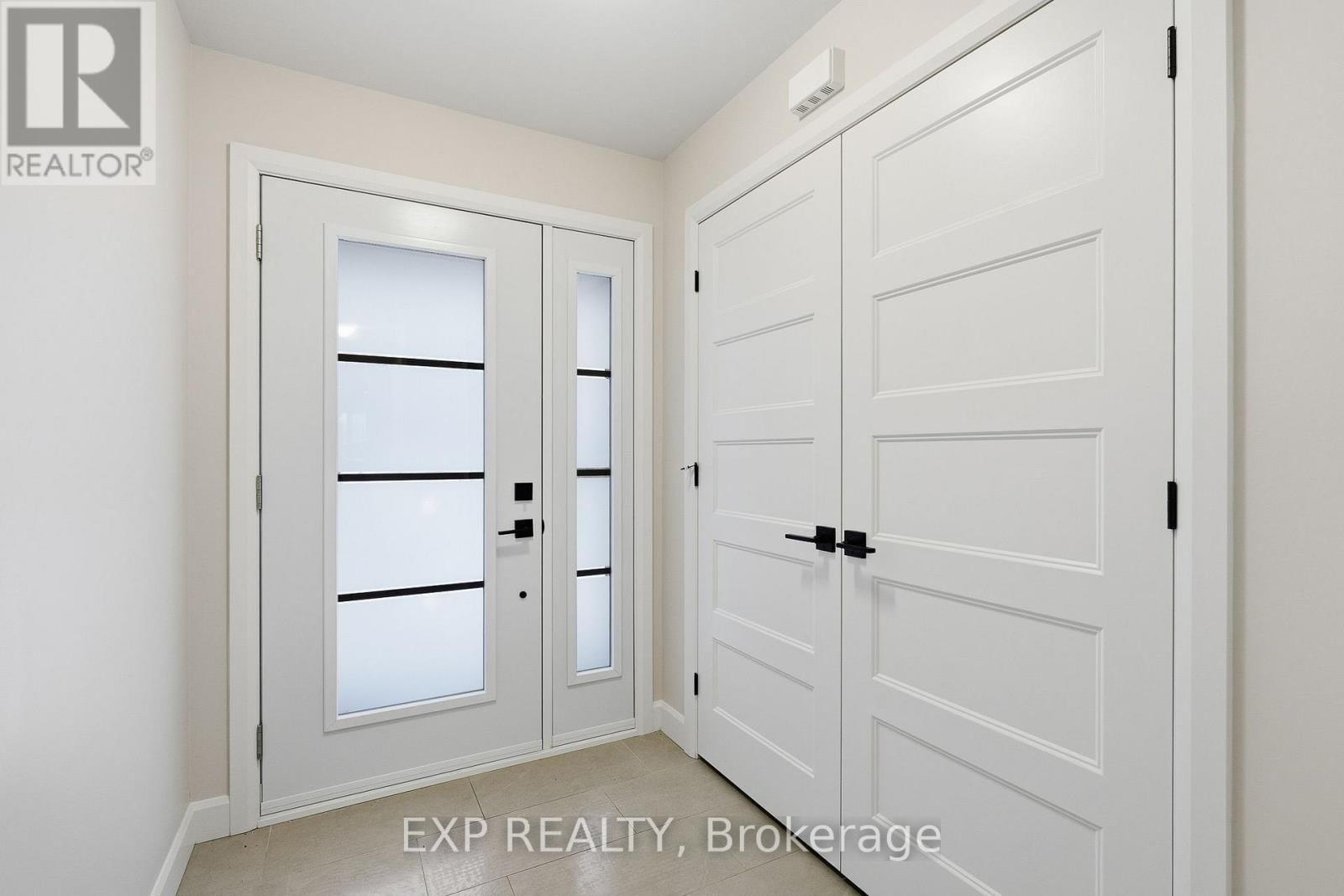 248 SUMAC CRESCENT STREET Image 2