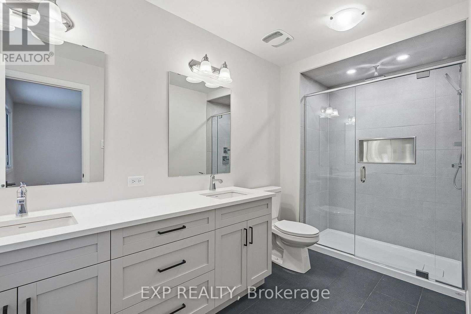 248 SUMAC CRESCENT STREET Image 21