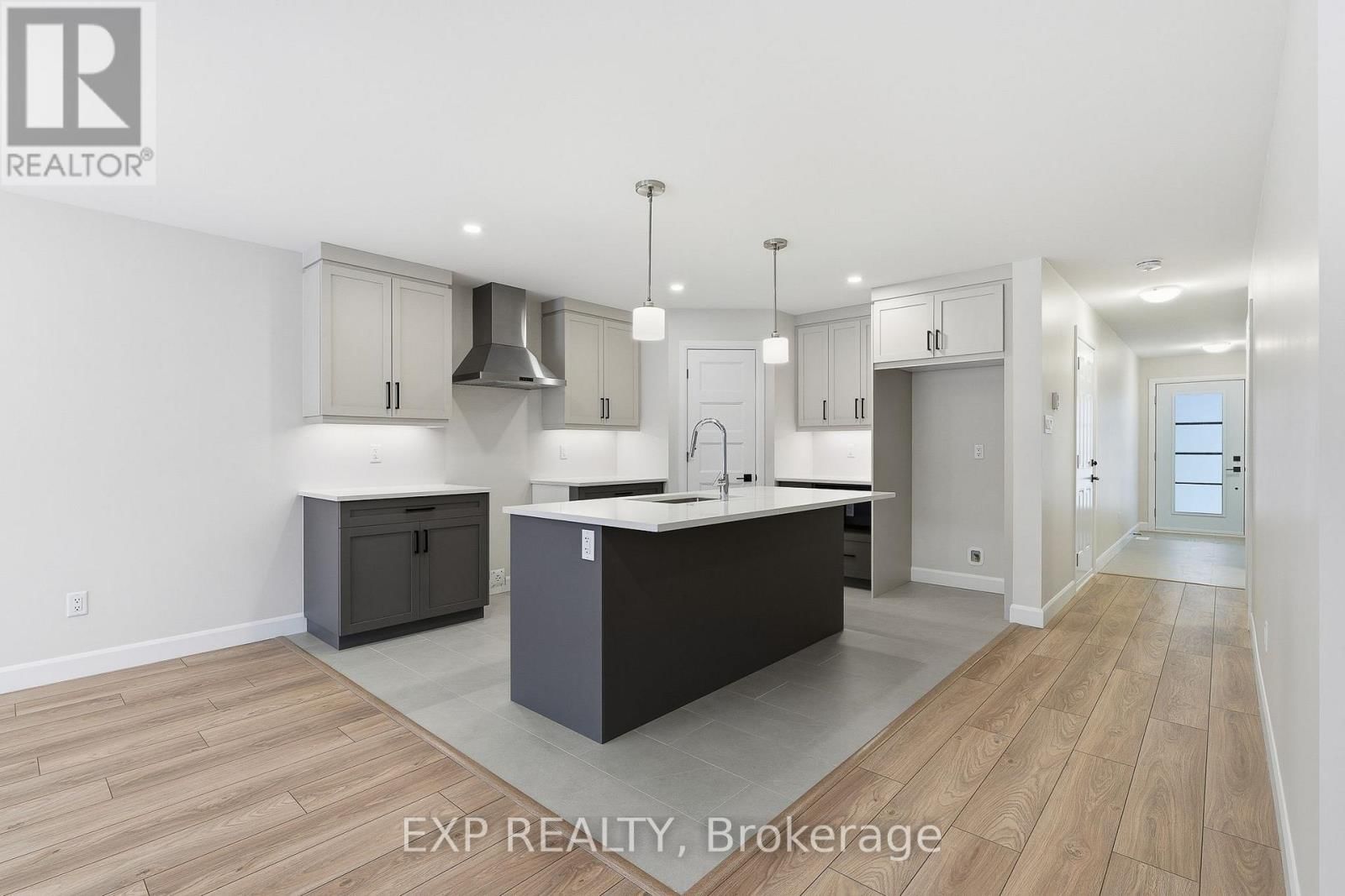 248 SUMAC CRESCENT STREET Image 5