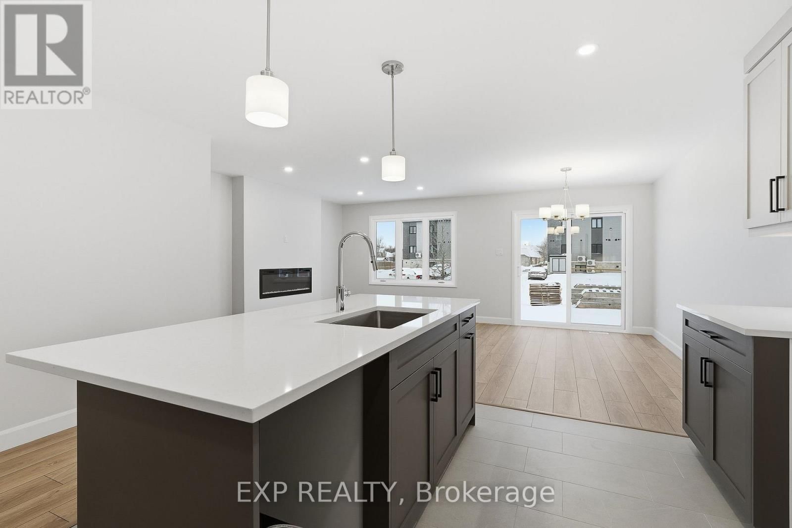 248 SUMAC CRESCENT STREET Image 7