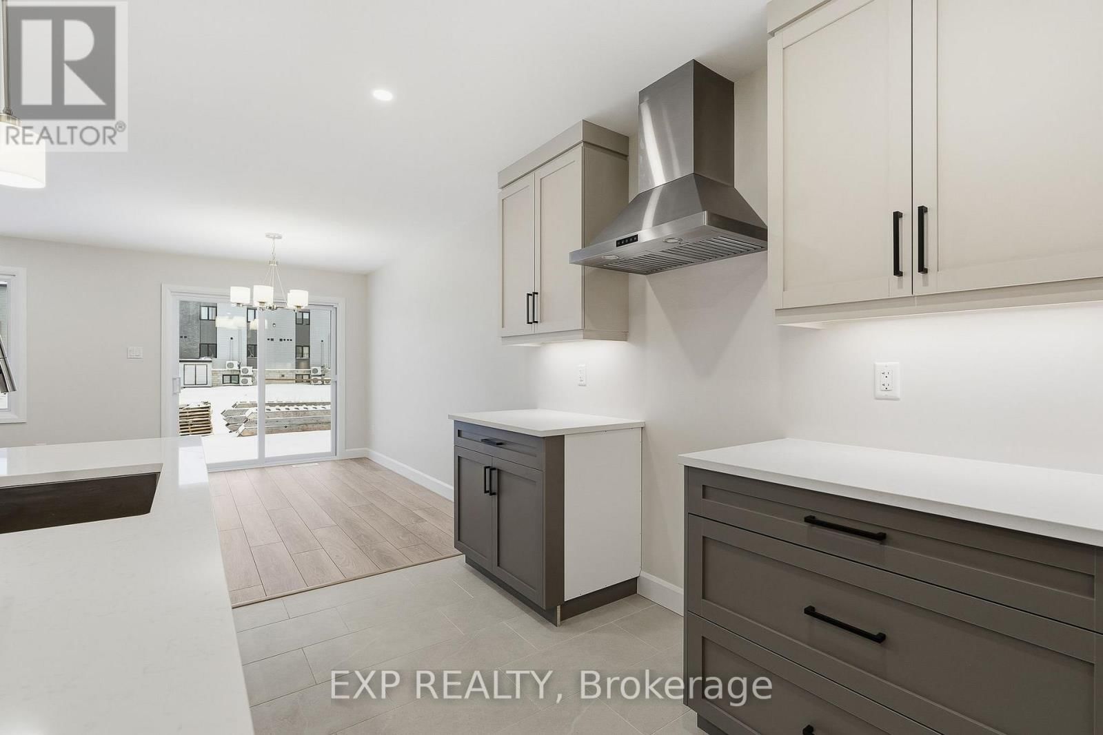 248 SUMAC CRESCENT STREET Image 8