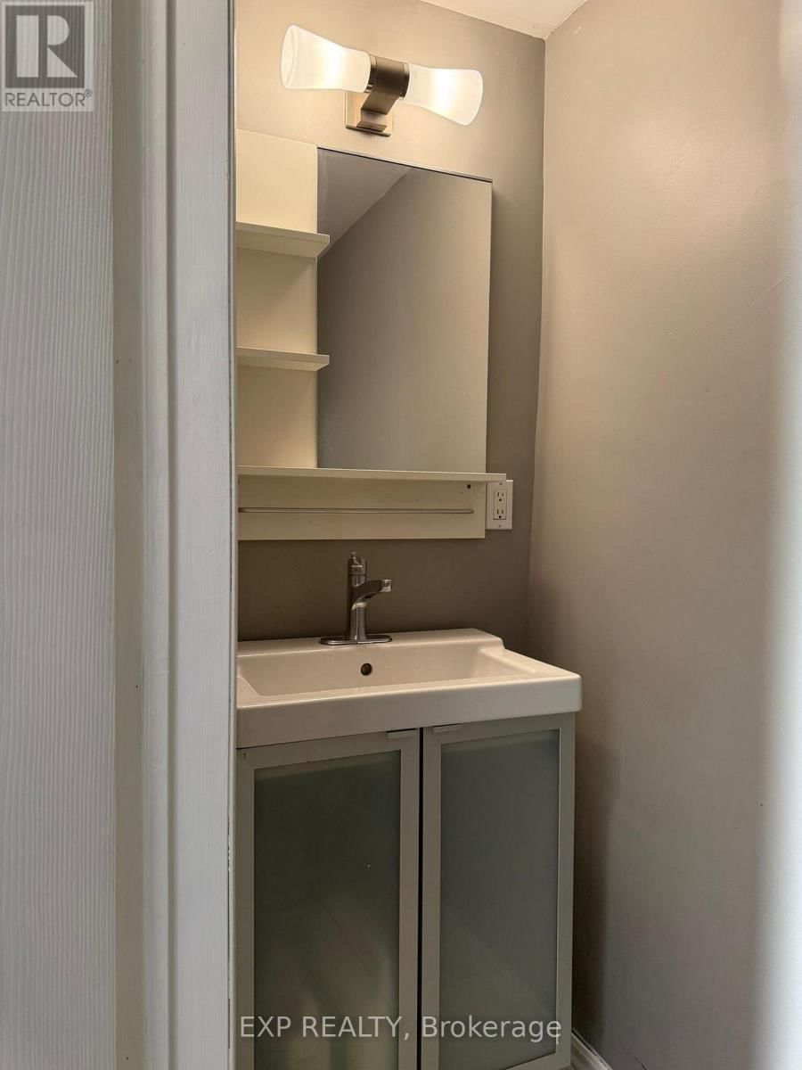 250 KING STREET WEST Image 12