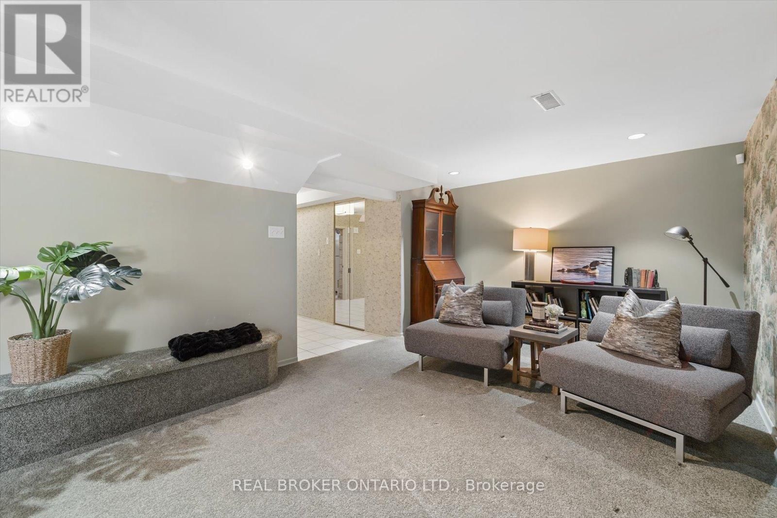 1449 CHAMPLAIN DRIVE Image 41