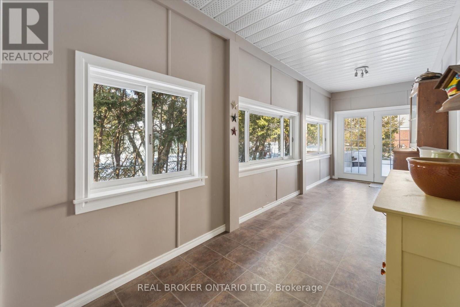 1449 CHAMPLAIN DRIVE Image 47