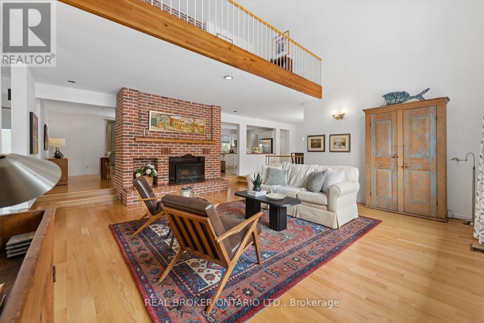 1449 CHAMPLAIN DRIVE Image 8