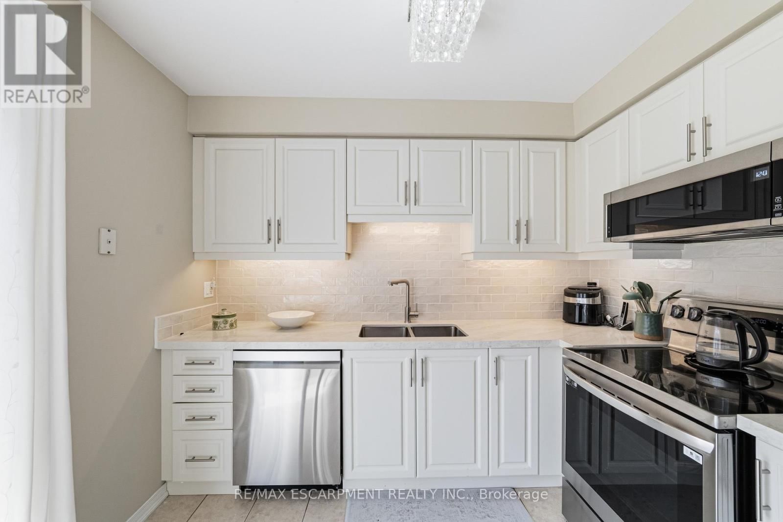 6 - 24 KENYON CRESCENT Image 15