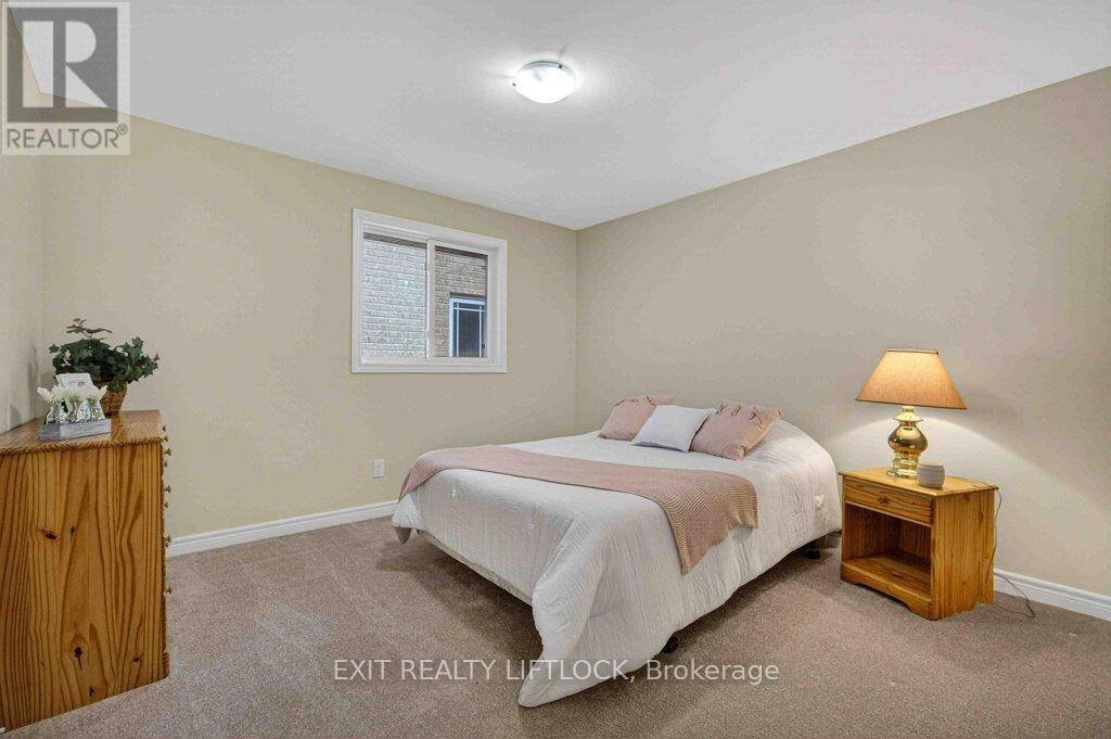 320 MULLIGHAN GARDENS Image 18