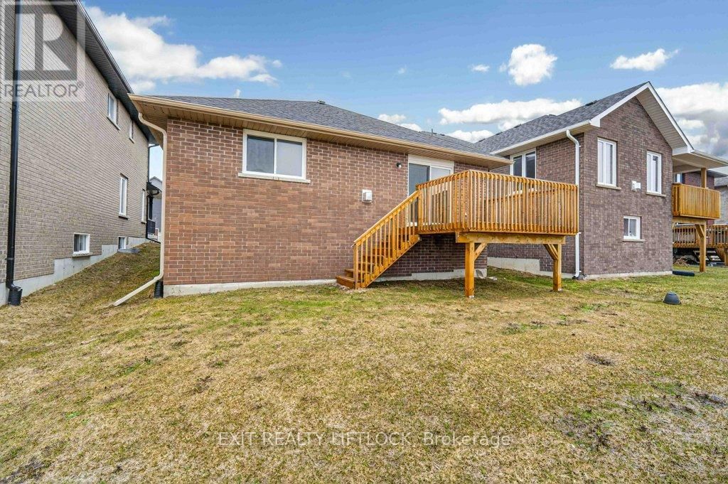 320 MULLIGHAN GARDENS Image 32