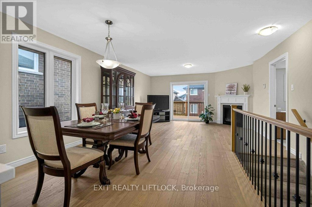 320 MULLIGHAN GARDENS Image 8