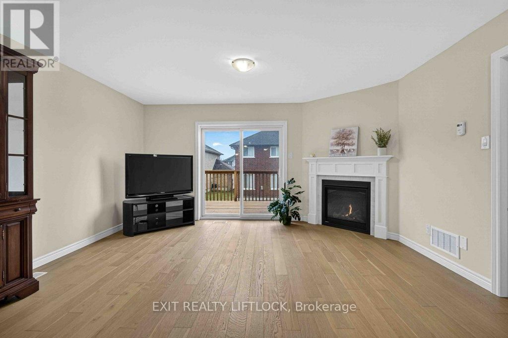 320 MULLIGHAN GARDENS Image 9