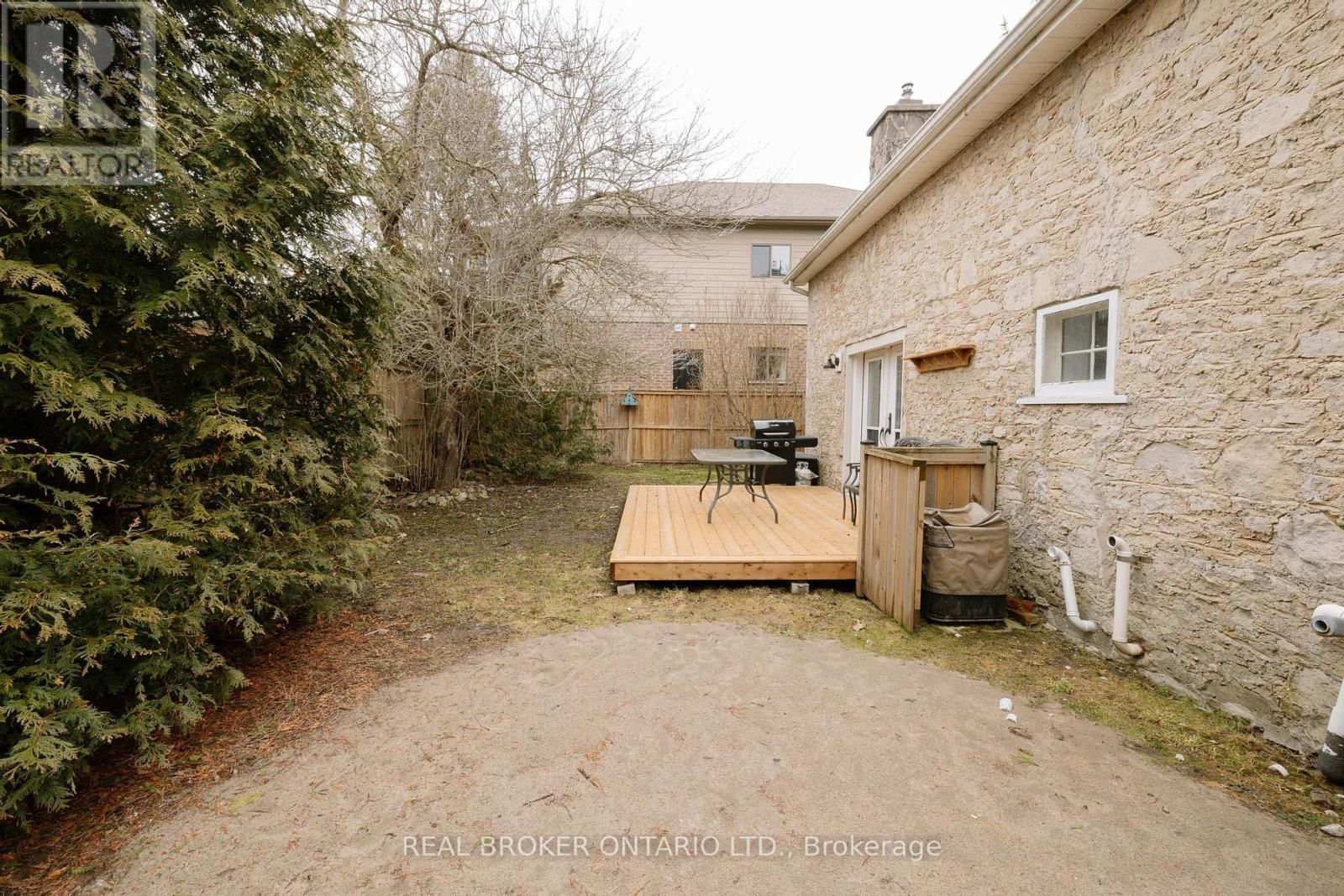 145 GARAFRAXA STREET EAST Image 36