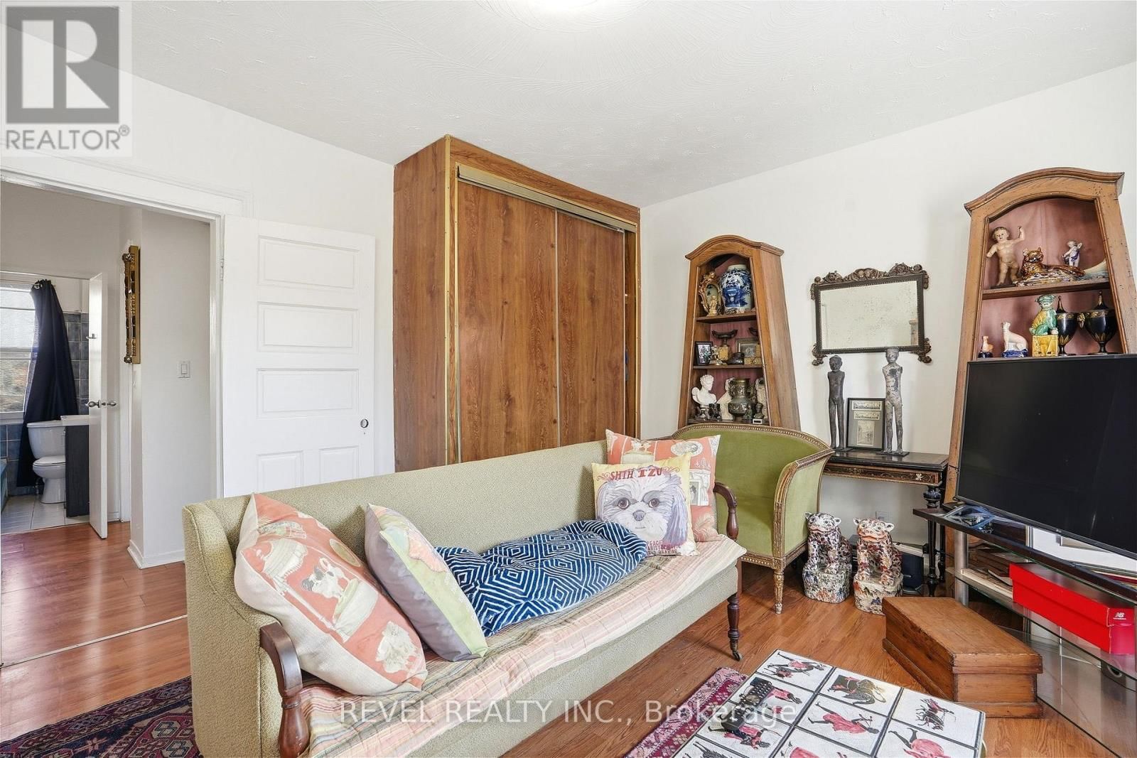 164 MACNAB STREET NORTH Image 18