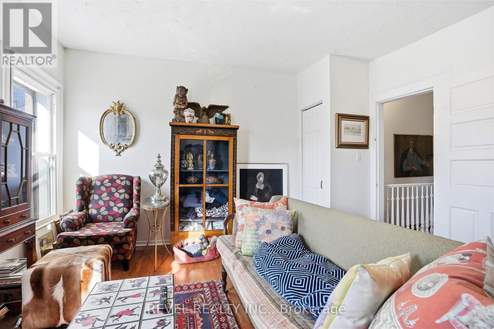 164 MACNAB STREET NORTH Image 19