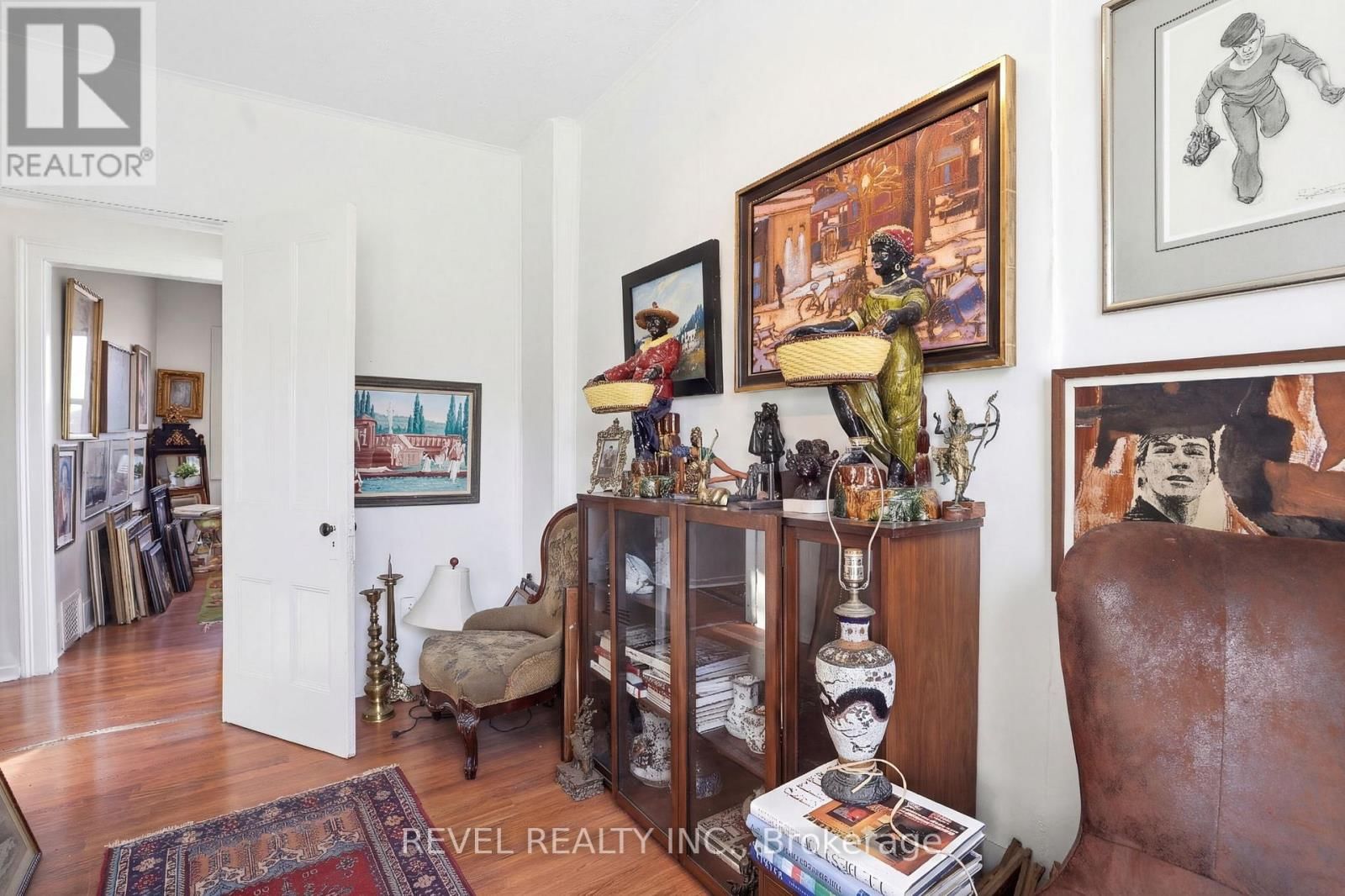 164 MACNAB STREET NORTH Image 23