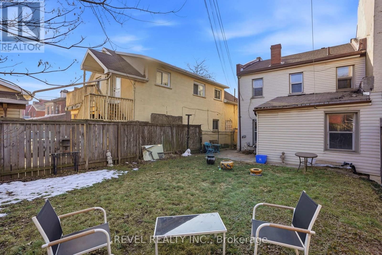 164 MACNAB STREET NORTH Image 30