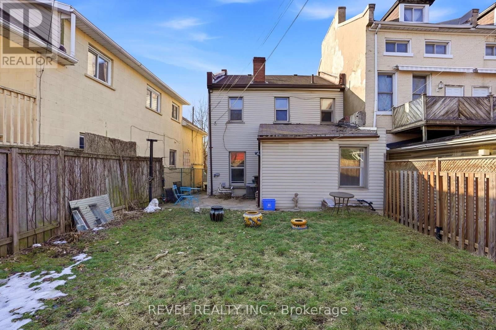 164 MACNAB STREET NORTH Image 31