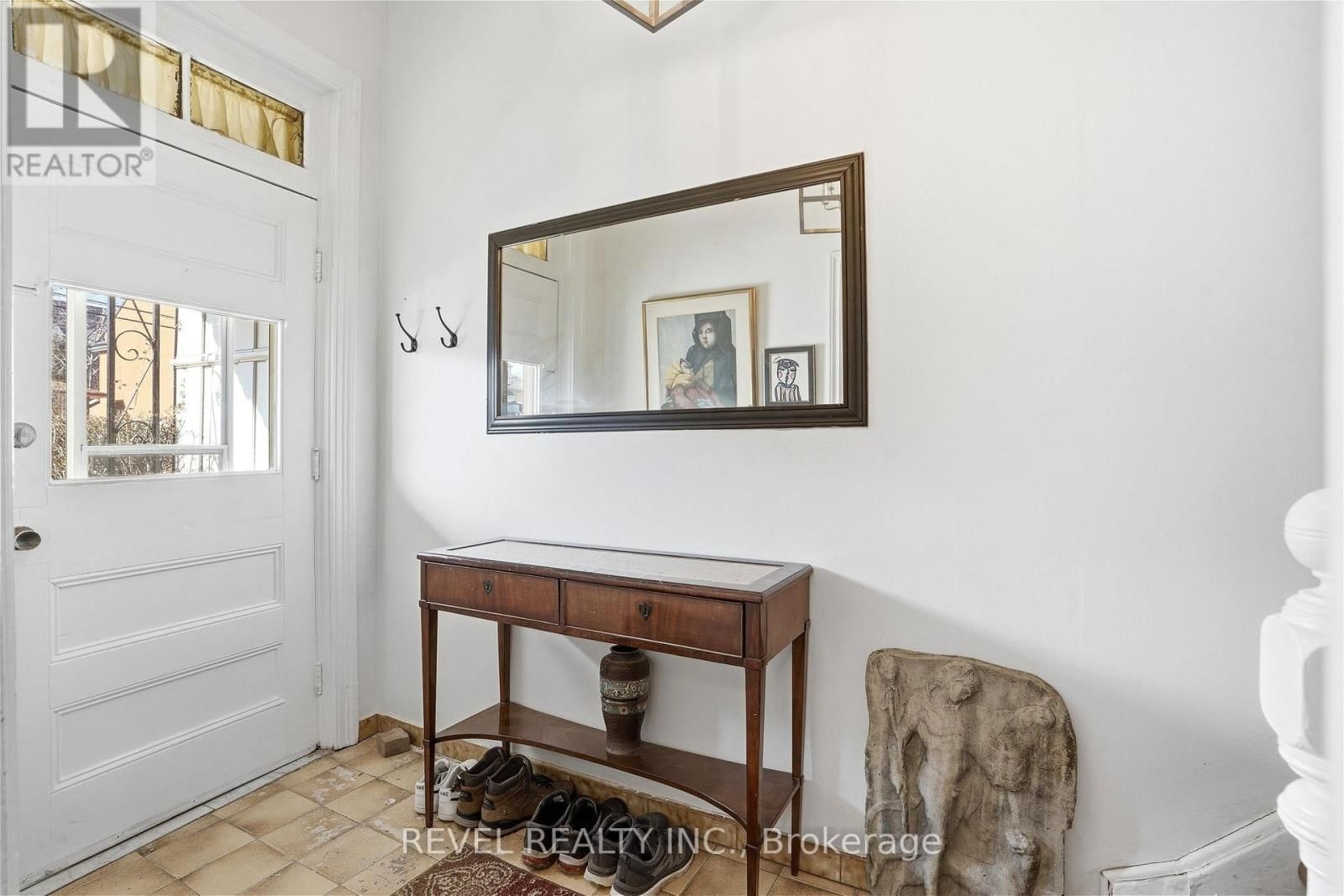 164 MACNAB STREET NORTH Image 8