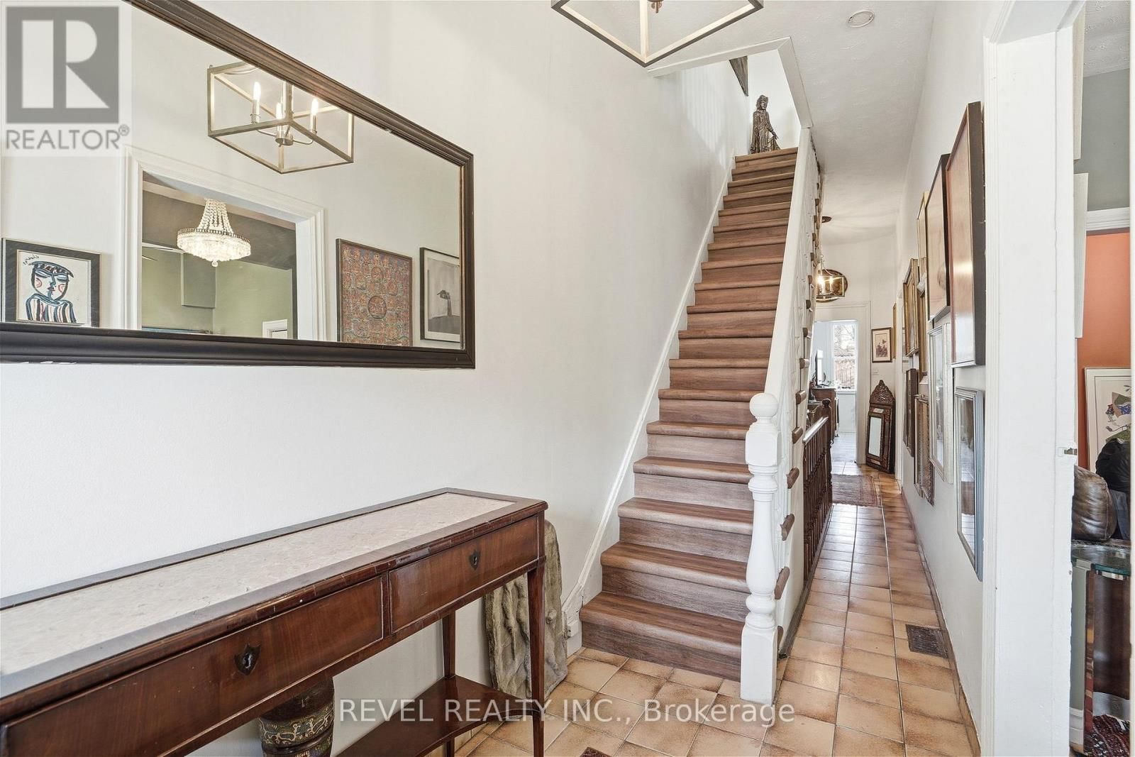 164 MACNAB STREET NORTH Image 9