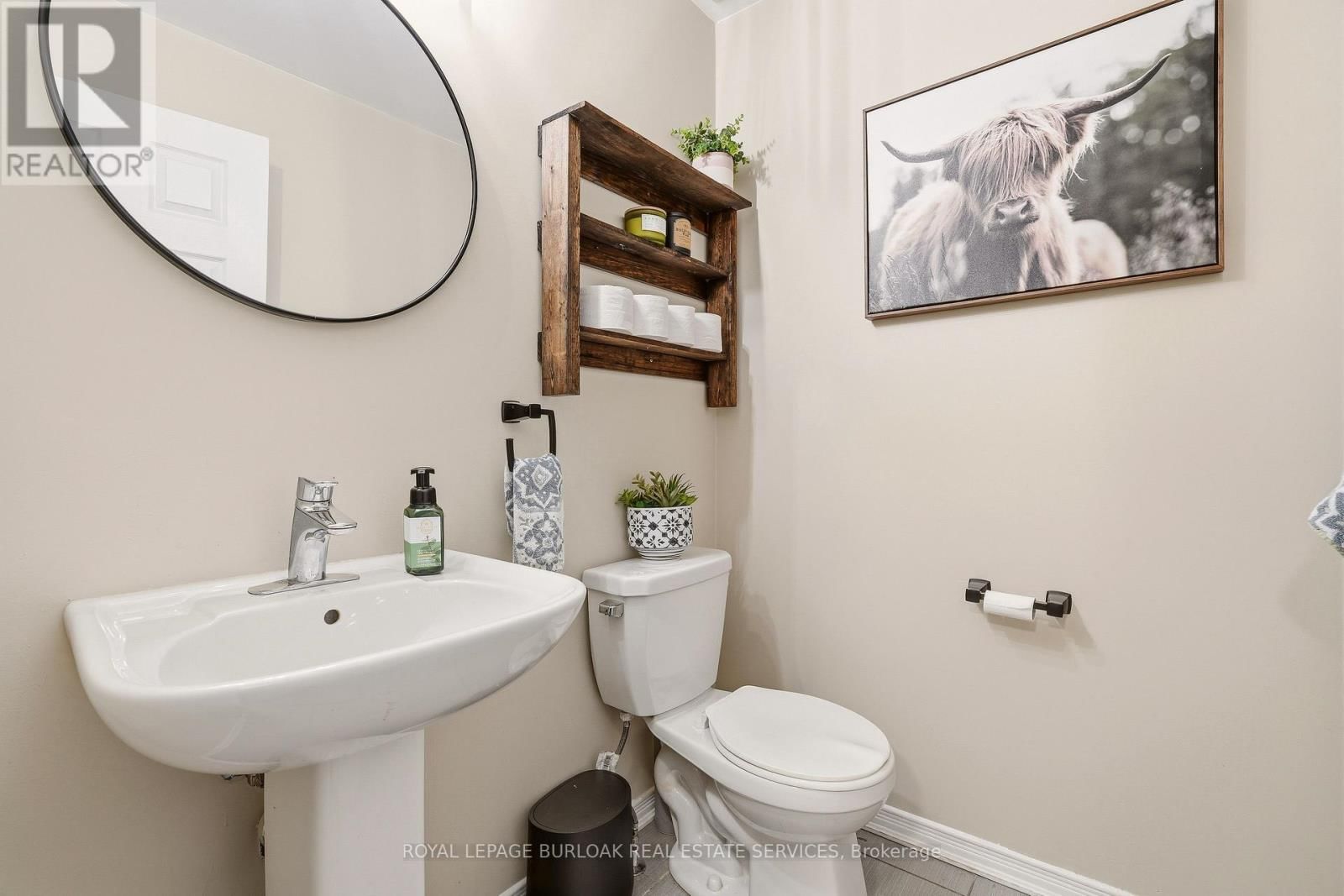 105 LARRY CRESCENT Image 17