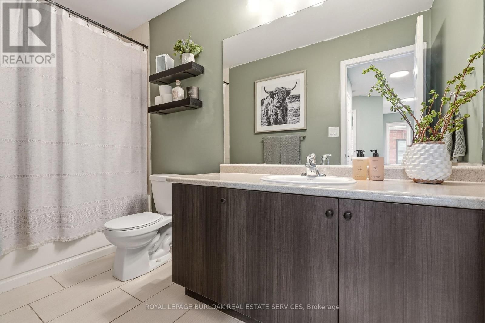 105 LARRY CRESCENT Image 25