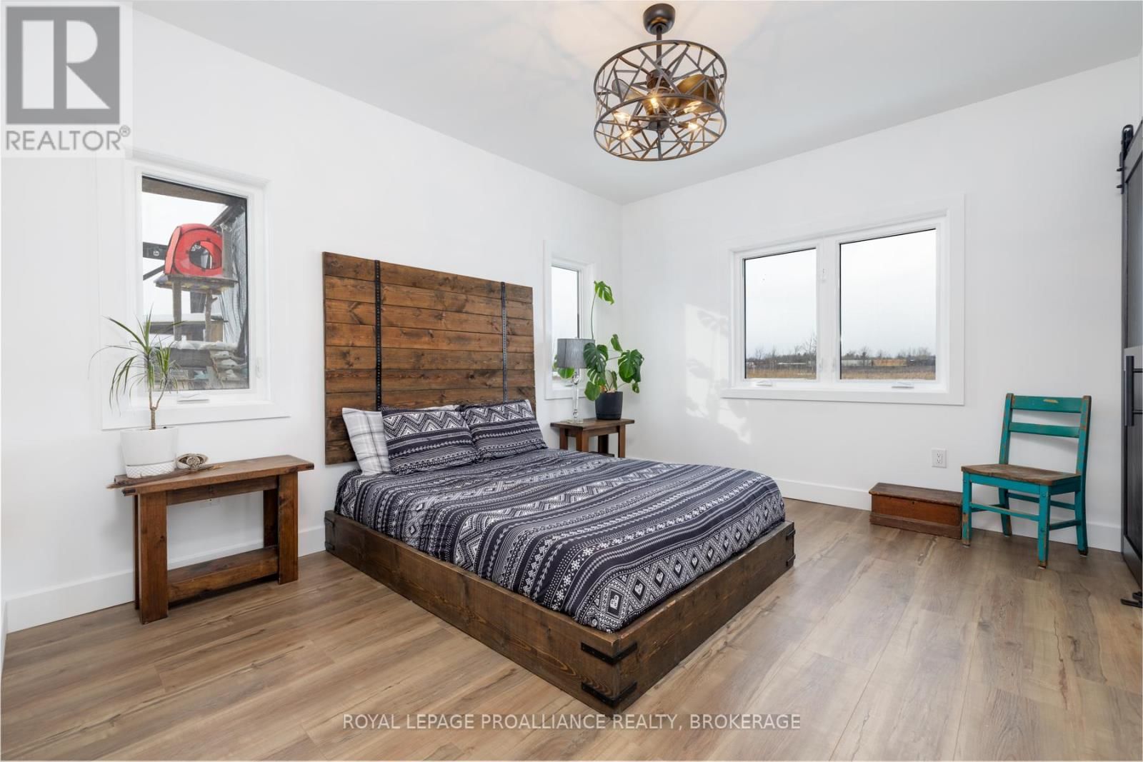 292 KYES ROAD Image 17