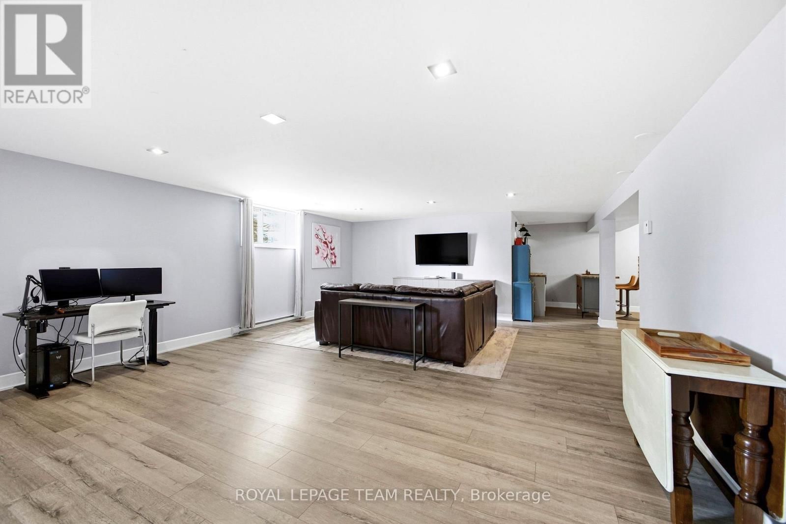 6775 STANMORE STREET Image 34