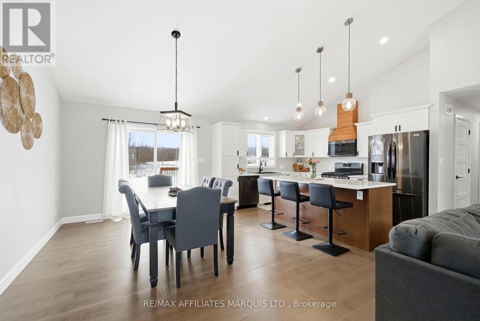 6836 JAMES CRESCENT Image 10