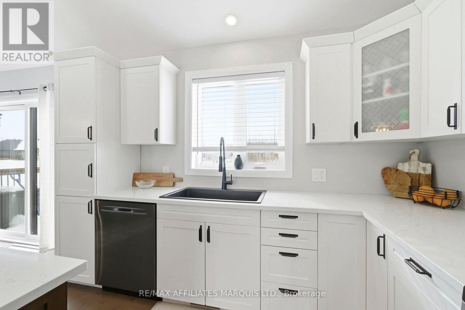 6836 JAMES CRESCENT Image 15