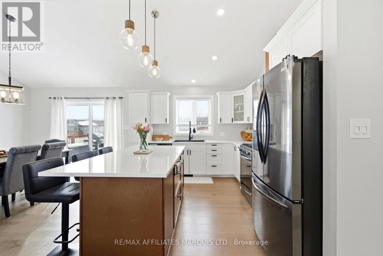 6836 JAMES CRESCENT Image 17