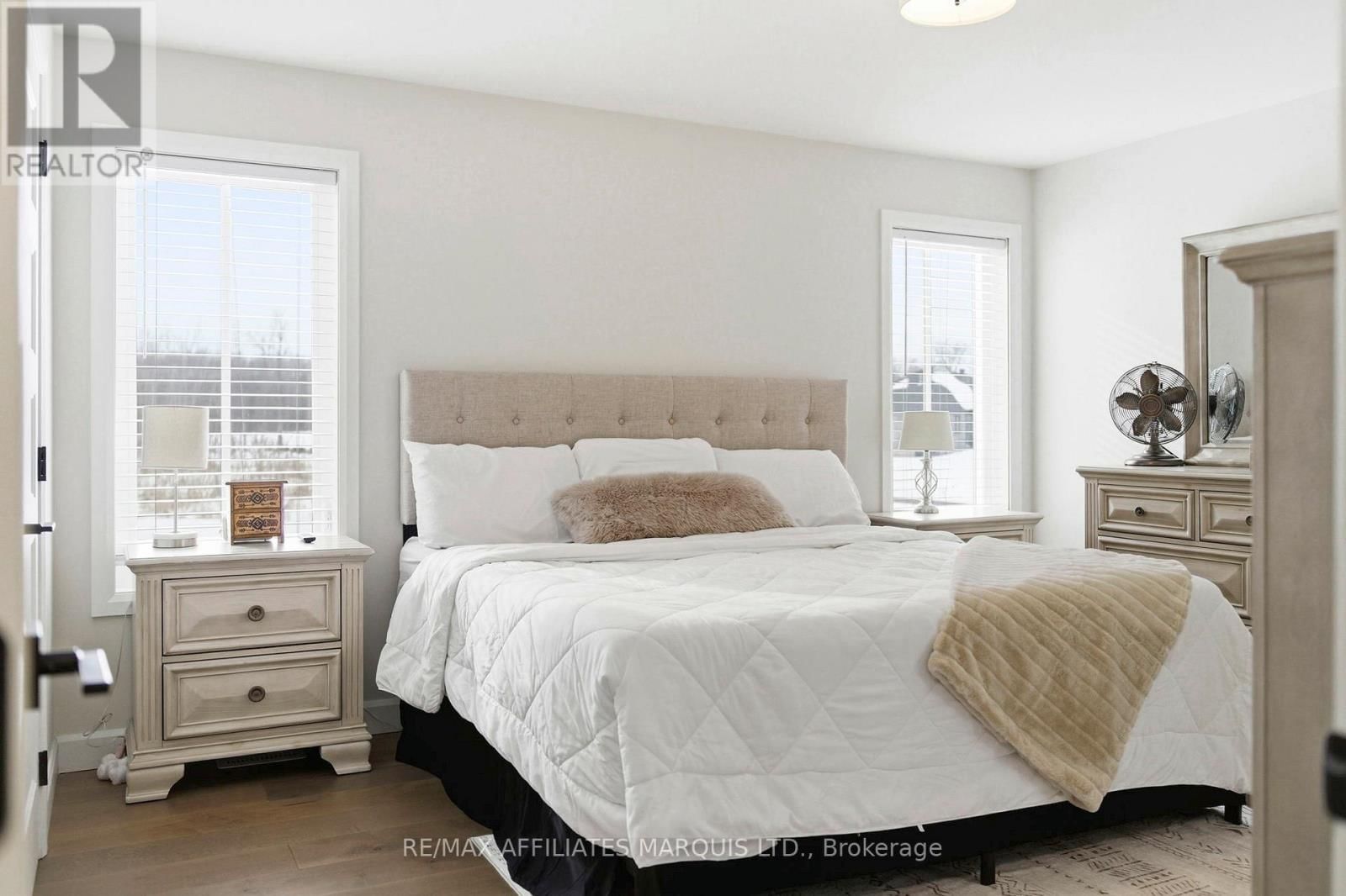 6836 JAMES CRESCENT Image 18