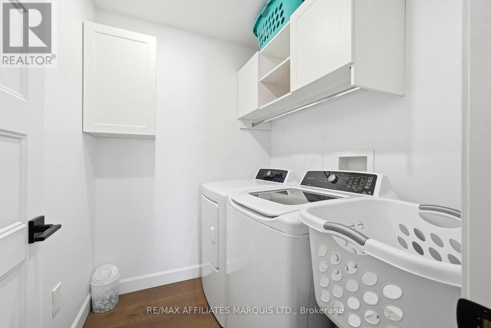 6836 JAMES CRESCENT Image 25