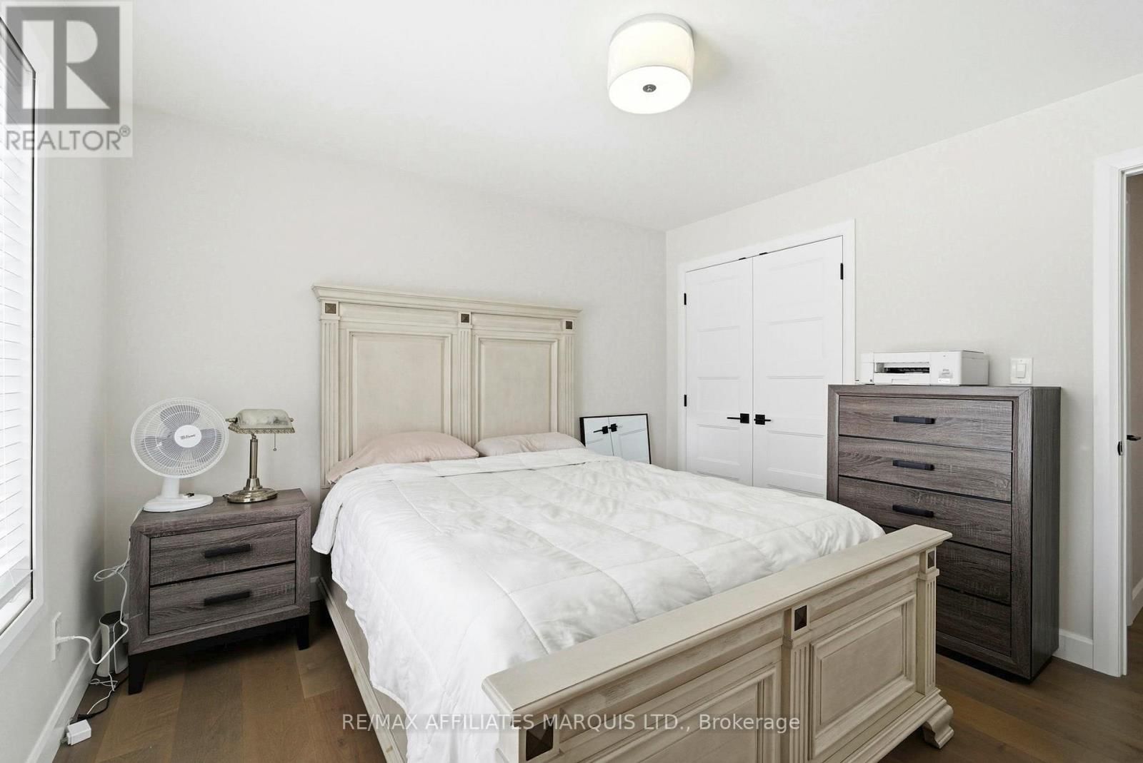 6836 JAMES CRESCENT Image 26