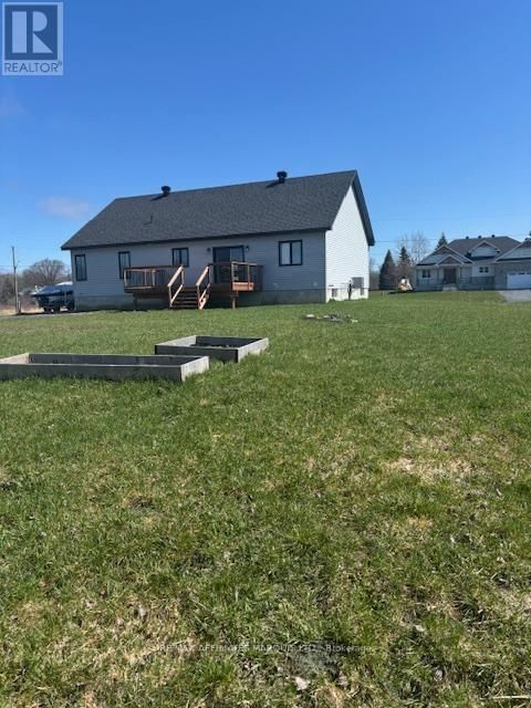 6836 JAMES CRESCENT Image 40