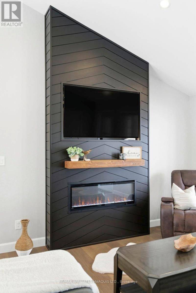 6836 JAMES CRESCENT Image 6