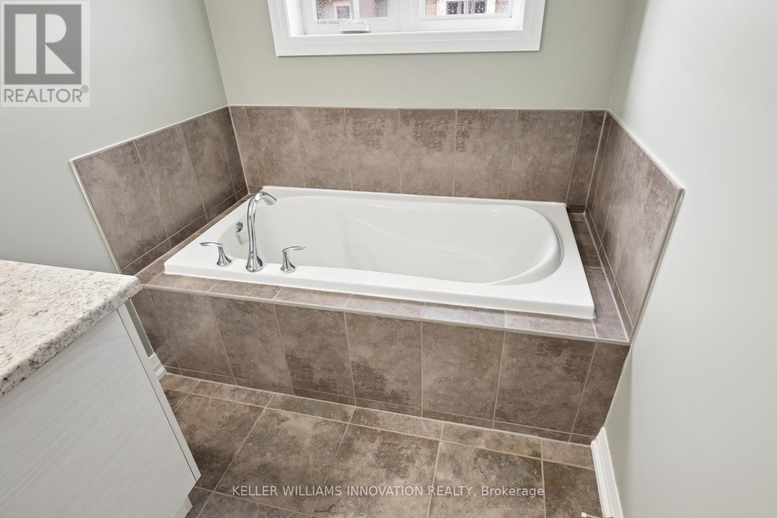 54 BANK SWALLOW CRESCENT Image 34