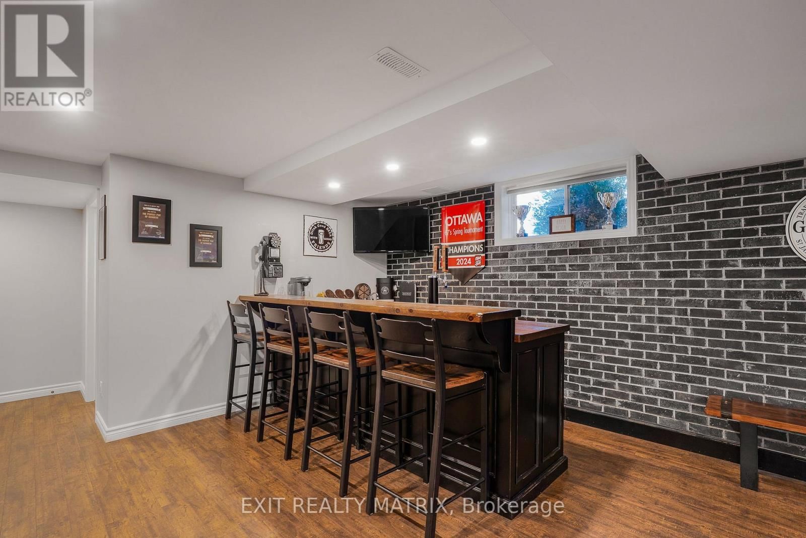 301 COLMAR STREET Image 26