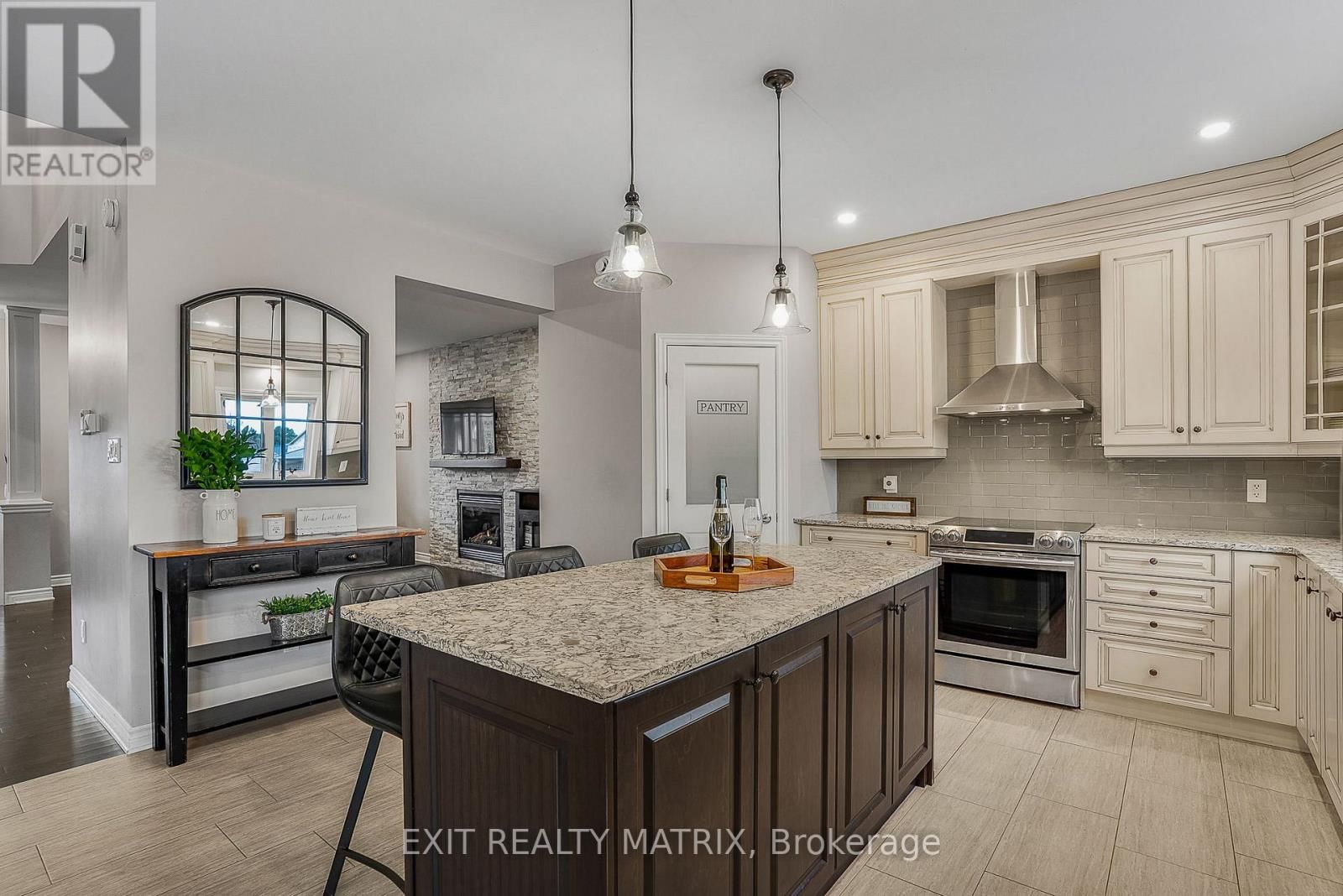 301 COLMAR STREET Image 9