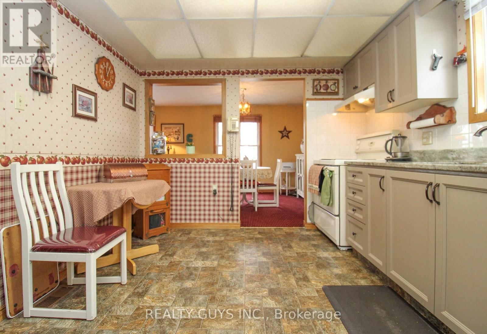 1168 NORMANDY STREET Image 12