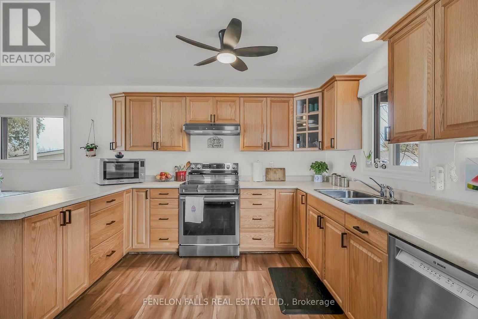 30 JONES AVENUE Image 17