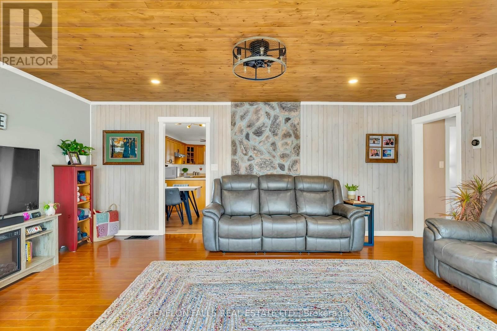 30 JONES AVENUE Image 33