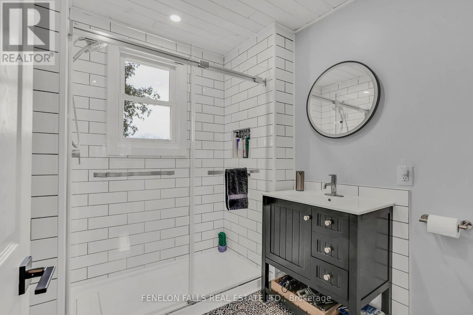 30 JONES AVENUE Image 41