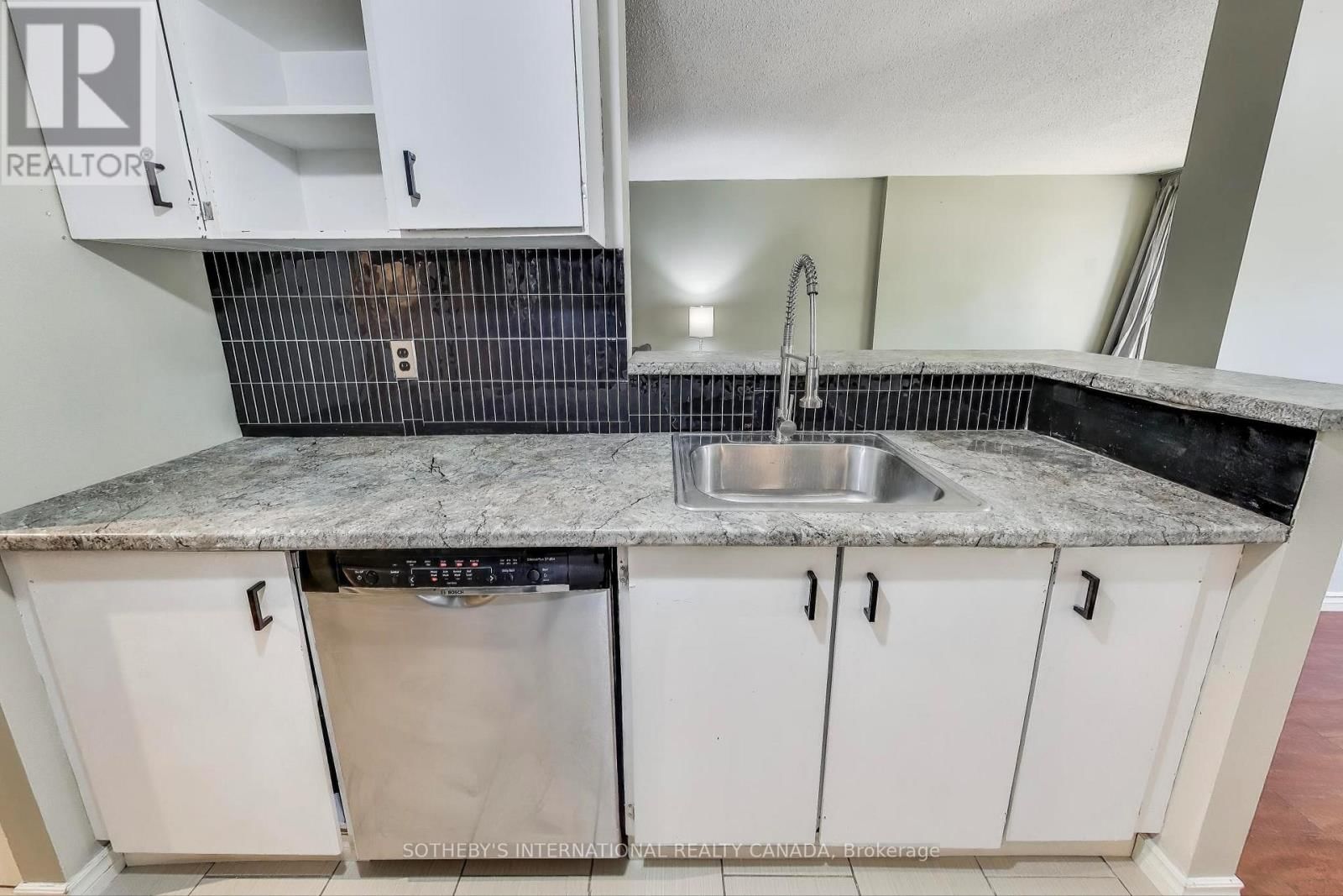 104 - 10 AJAX STREET Image 13