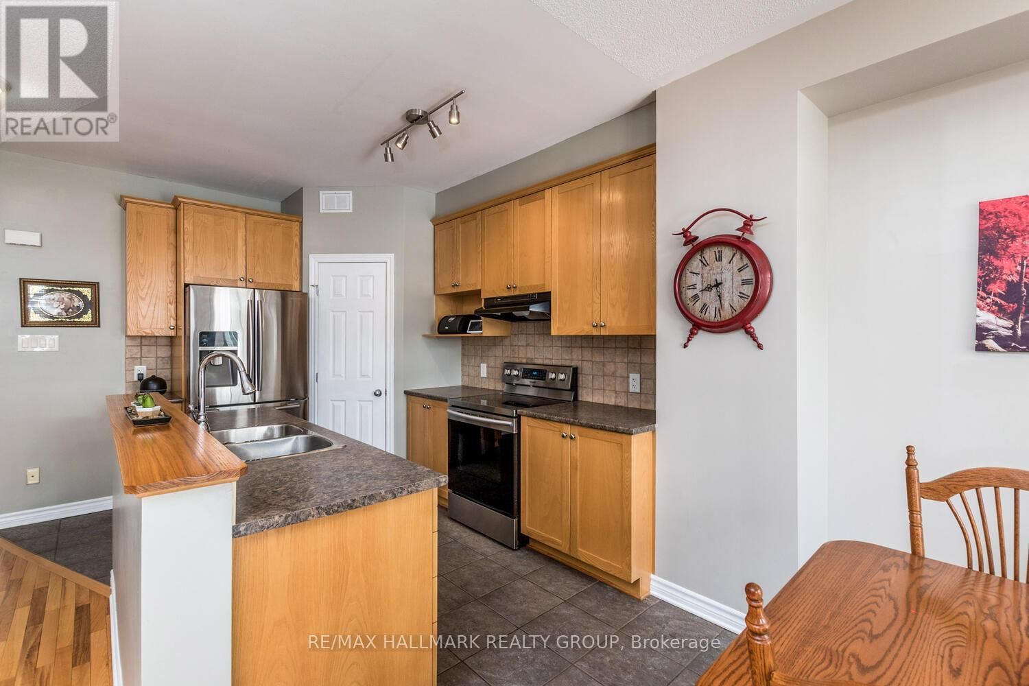 266 HORSESHOE CRESCENT Image 10