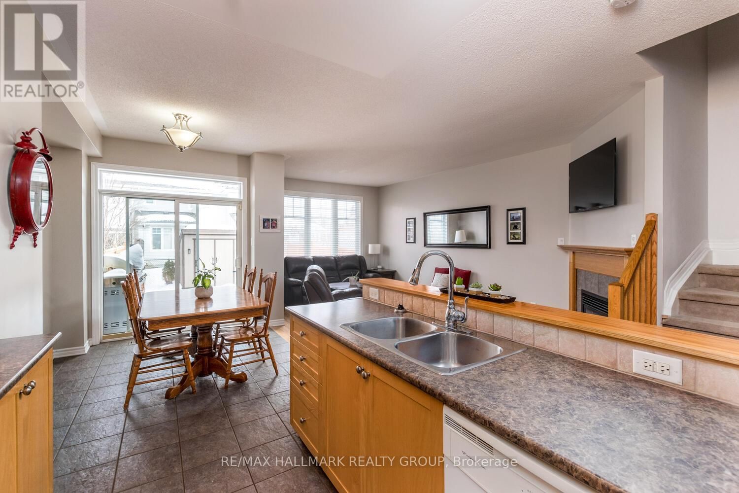 266 HORSESHOE CRESCENT Image 12