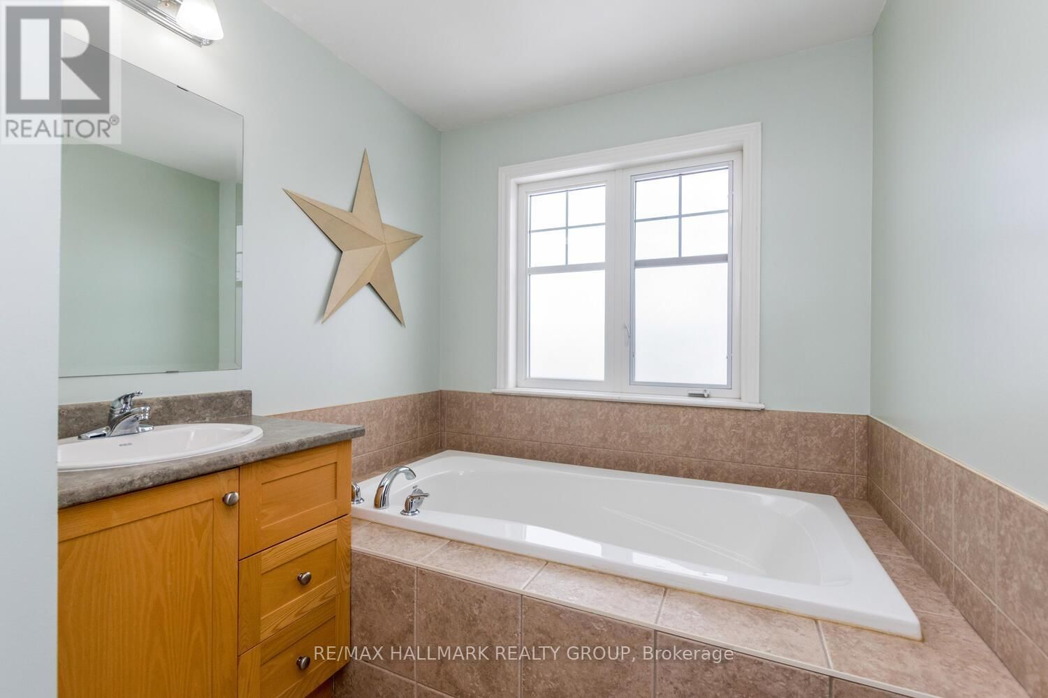 266 HORSESHOE CRESCENT Image 18