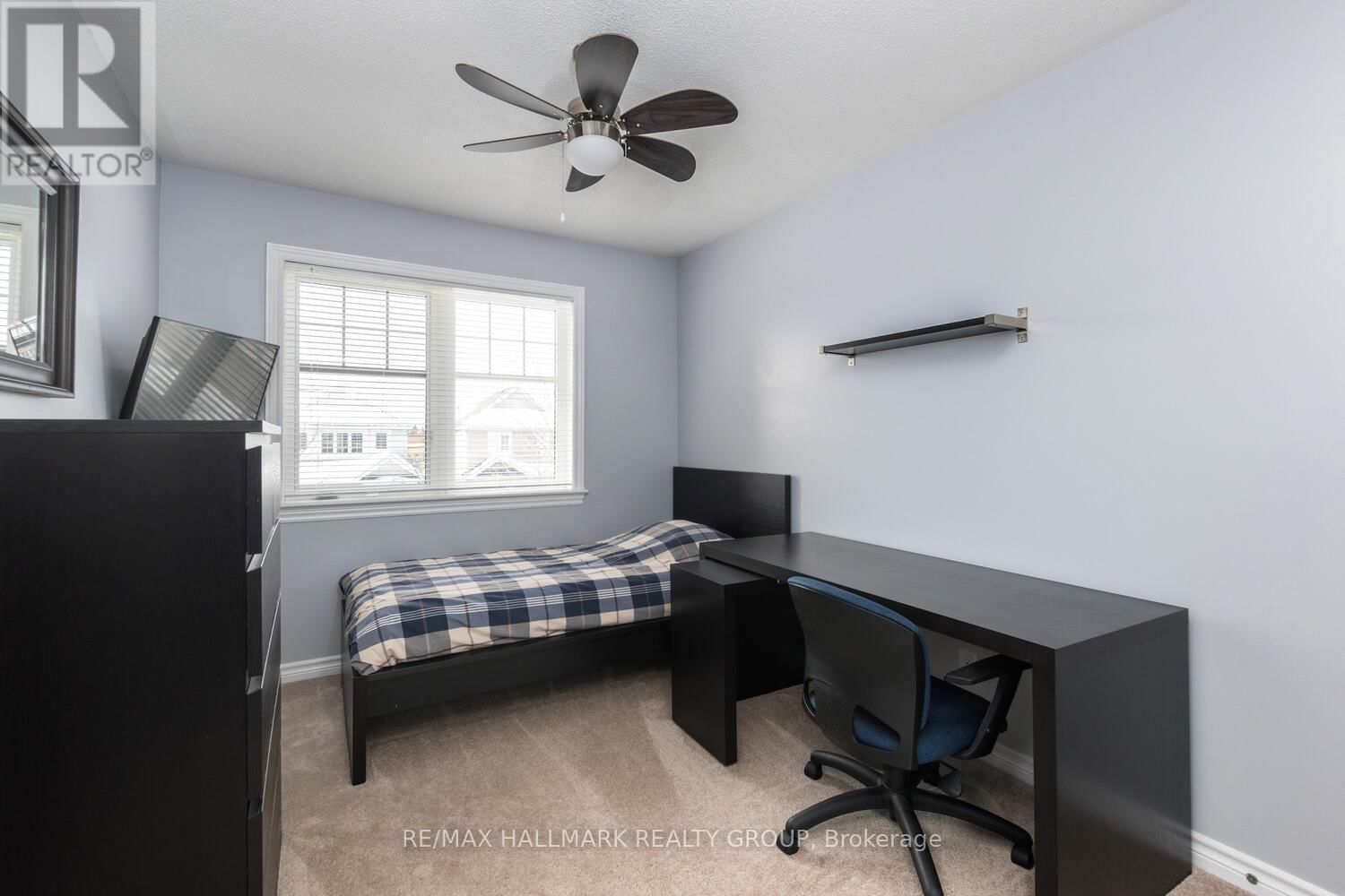 266 HORSESHOE CRESCENT Image 21