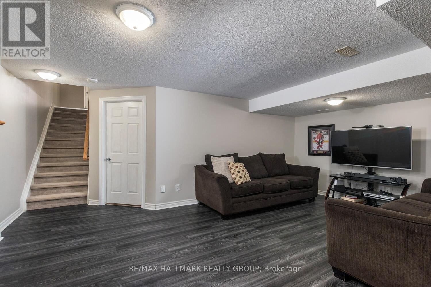 266 HORSESHOE CRESCENT Image 26